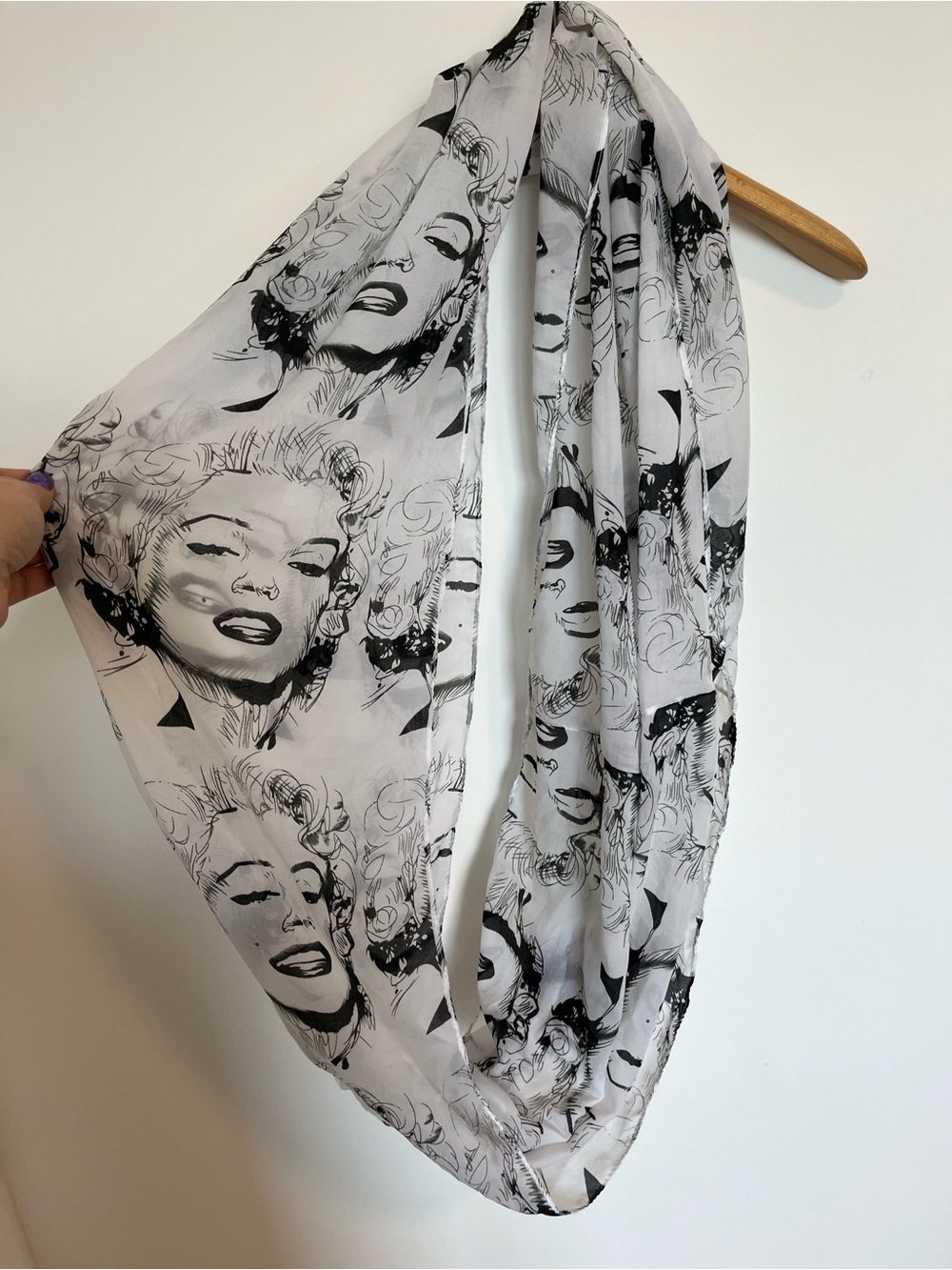 Marylin Monroe Black & White Portrait Print Infinity Scarf